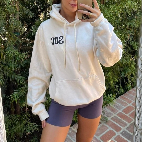 Saturdays don’t count unisex cream hoodie
Size medium - Picture 3 of 5